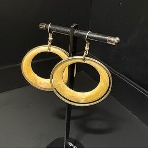 Vintage lucite cream/gold double hoop earrings